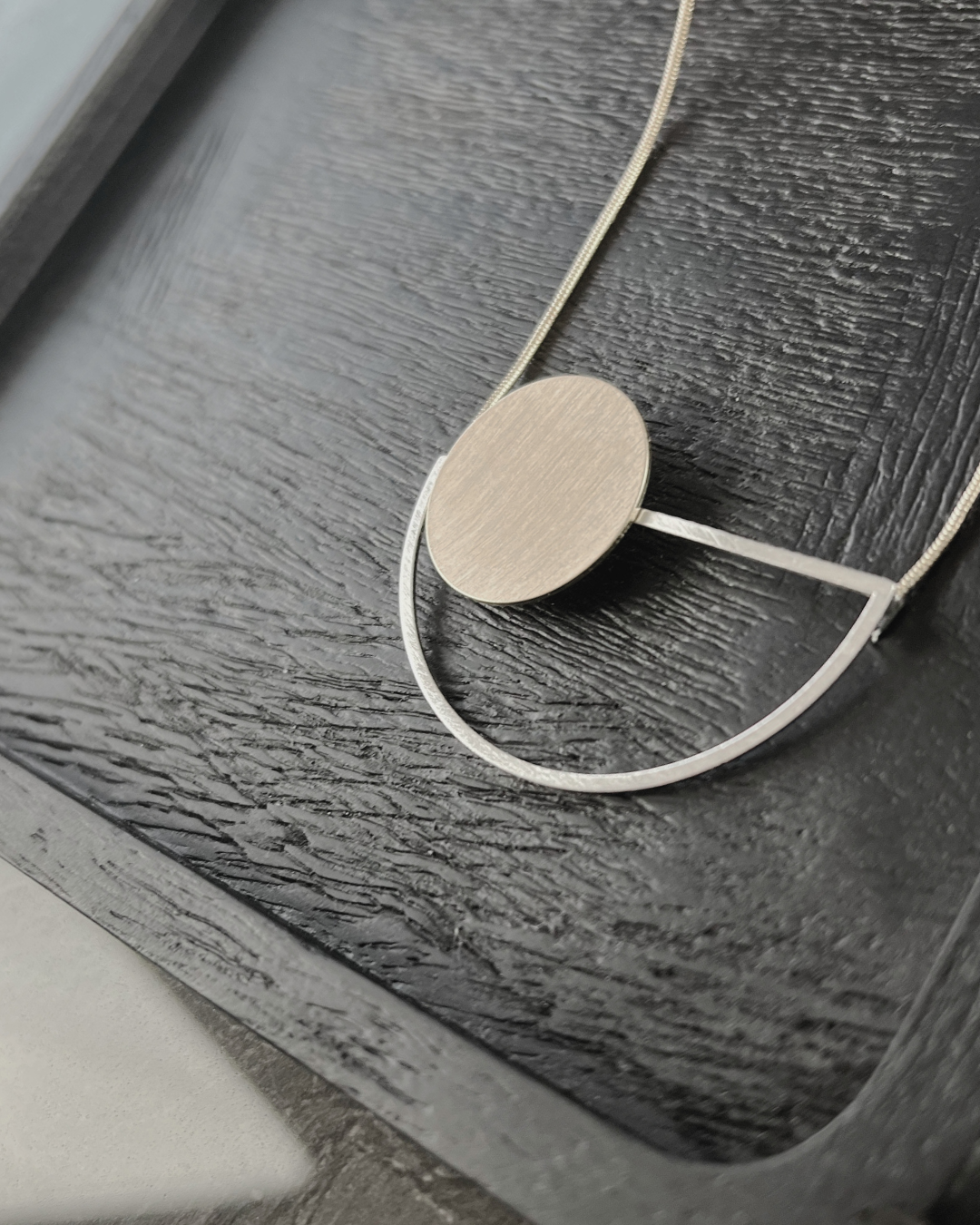 Theia IN:STORE Collana Regolabile a Mezza Luna e Punto a 2 Toni Placcata in Argento