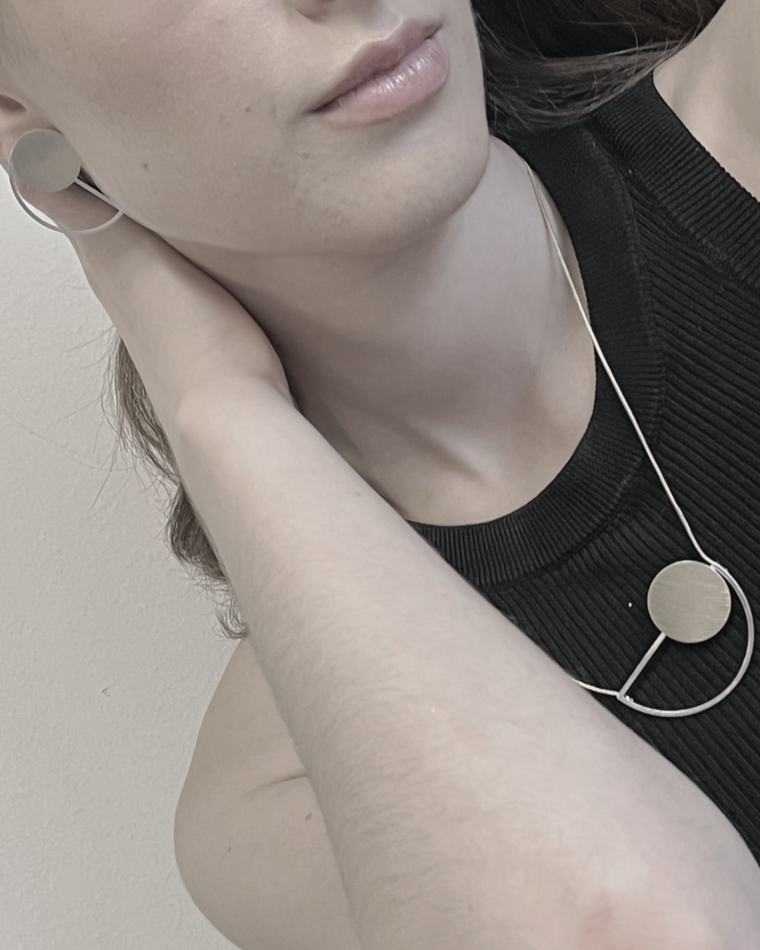 Theia IN:STORE Collana Regolabile a Mezza Luna e Punto a 2 Toni Placcata in Argento
